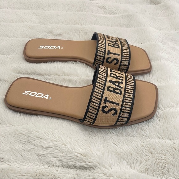 St Barts Tan and Black Sandals Slides Size 7 - Picture 7 of 8